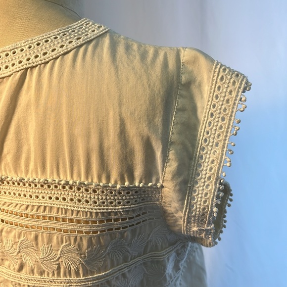 Veronica Beard White Blouse with Lace and Beautiful Embellishment Size 2 - Picture 10 of 15